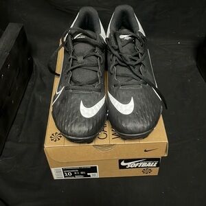 NIKE- Hyperdiamond 4 Keystone Softball cleats. NWT